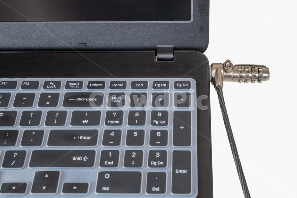 잠금장치,자물쇠,노트북,도난방지,컴퓨터,도구,와이어,철선,computer,laptop,keyboard,technology,business,notebook,isolated,black,pc,white,object,key,office,communication,keypad,equipment,netbook,digital,display,data,nopeople,computerkeyboard,closeup,singleobject,electricalequipment,cutout,lock,stealing,thief,defense,wire,정보통신기술,전자기기,전자제품,it,information,technology,electronic equipment,비즈니스,사업,business,service,work,사물,물건,오브젝트,thing,object,matter,누끼,remove background