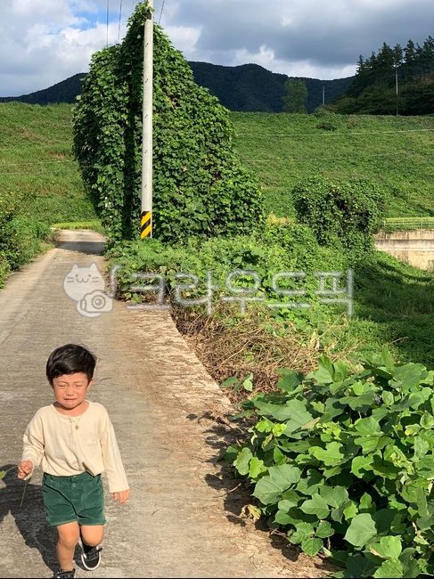 children,An unfair child,kid,a crying child,upset child