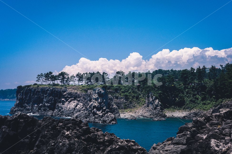 제주도,해변,하늘,구름,여름,자연,풍경,nature,landscape,한국자연풍경,한국자연경관,korea nature landscape,제주도,jeju,jeju island,water,물,shoreline,해안선,ocean,대양,sea,바다,outdoors,옥외,land,땅,promontory,곶