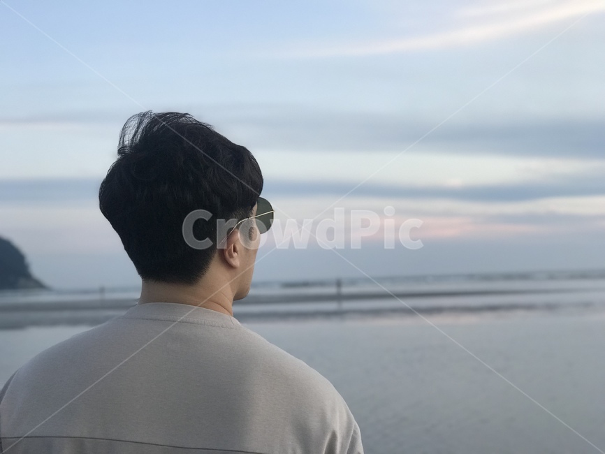인간,human,person,사람,남자,바다,옆모습,뒷모습
