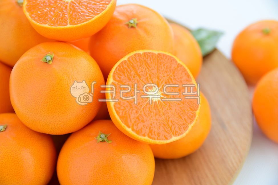 천혜향,향기좋은,겨울과일,겨울,비타민,비타민c,영양,건강식품,건강,과일,감귤류,열매,식재료,디저트,후식,주황색,주황,감귤류과일,간식,겨울간식,절단,컷,커팅,반,과즙,fruit,dessert,food,orange,foodreserves,citrusfruit,cut,cutting,dish,wooddish,woodendish,wooden,접시,나무접시,우드접시,음식,식재료,요리,food,cook,meal,dishes,food reserves,과일,열매,fruit