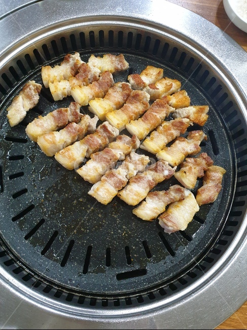 삼겹살,불판구이,회식,힐링,고기파티,외식,돼지고기