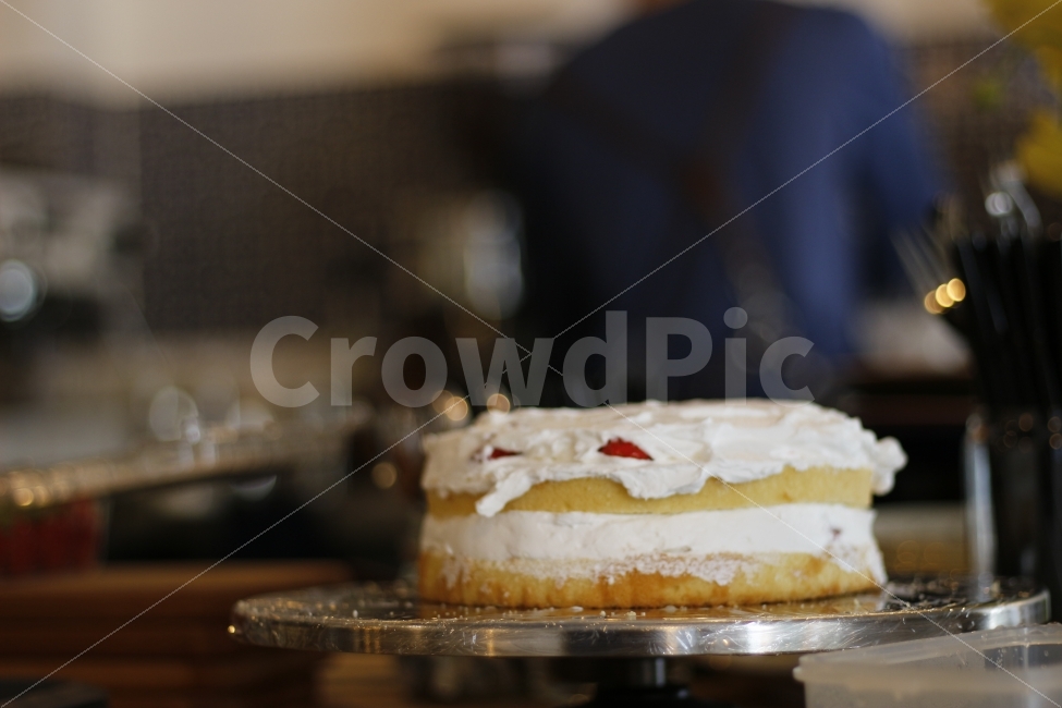 coffee,cafe,dessert,food,cake,barista,bakery,카페,디저트,케이크,빵,맛집,음식,생크림,딸기,음식,식재료,요리,food,cook,meal,dishes,food reserves,빵,bread,디저트,간식,후식,dessert,snack