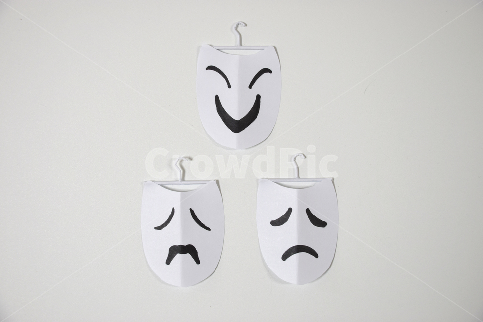 종이얼굴,사회,소통,사업,비지니스,비즈니스,스케치,남성,남자,얼굴,상사,표정,의사소통,가면,마스크,이모티콘,우울,우울증,왕따,슬픔,기쁨,절망,환희,행복,희망,소셜,국민,미소,도안,만화,정치,흑백,감정표현,기분,feeling,emotion,연출,컨셉,콘셉,direction,concept