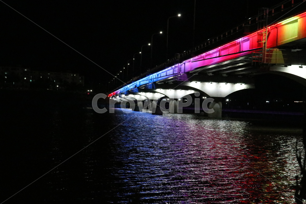 야경,다리,무지개,알록달록,rainbow,반영,강,야경,밤,풍경,nightscape,night,landscape,건축물,건물외관,exterior,building,structure,architecture,construction,road,도로