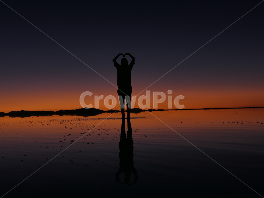 우유니,uyuni,우유니소금사막,우유니소금호수,salardeuyuni,남미,우유니투어,볼리비아,우유니노을,sunset,실루엣,silhouette,silhouettephoto,반사,사람,인물,인간,human,person,인물실루엣,사람실루엣,character silhouette,human silhouette