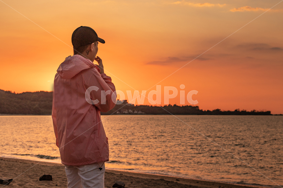 노을,일몰,바다,감성,인물,서해,따뜻함,하늘,자연,풍경,nature,landscape,해변,바다,beach,sea,사람,인물,인간,human,person,남성,남자,man,male,감성,sensible,feeling,색깔,색상,색채,색감,color sense,color sensitivity,feeling of color
