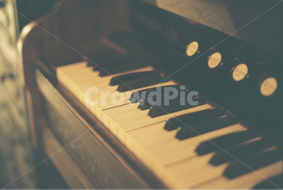 피아노,건반,piano,음악,작곡,노래,키보드,music,musician,연주,옛날,추억,감성,sensible,feeling,악기,음향기기,musical instrument,musical equipment