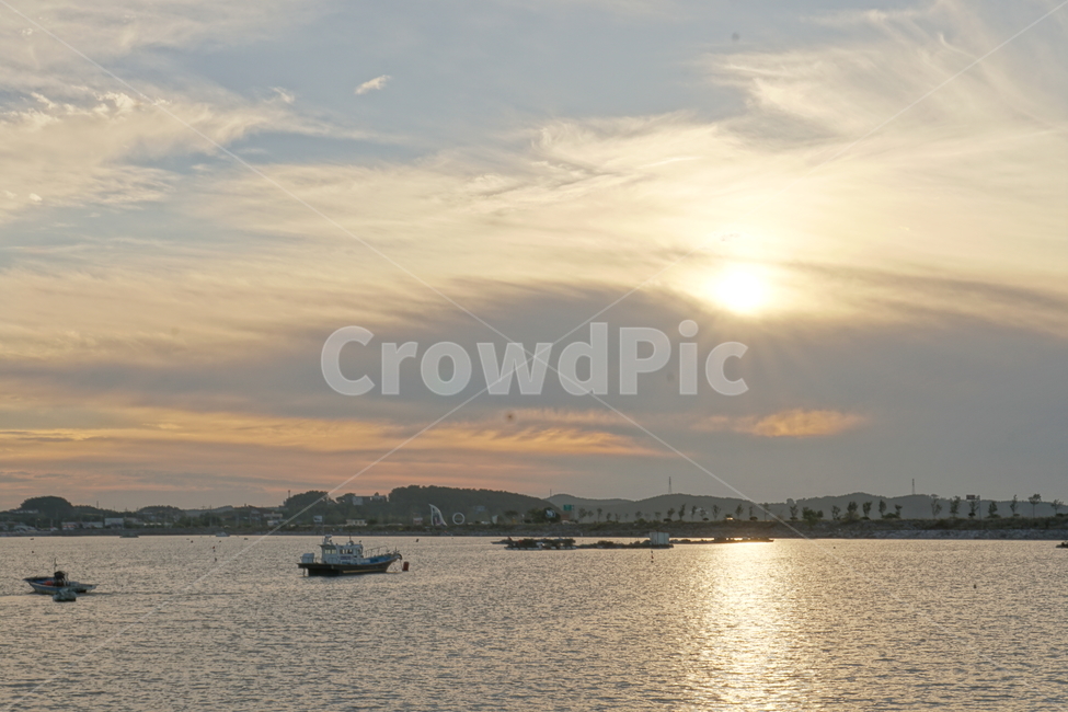 노을,서해안,일몰,바다,구름,자연,풍경,nature,landscape,transportation,교통,boat,보트,vehicle,차량