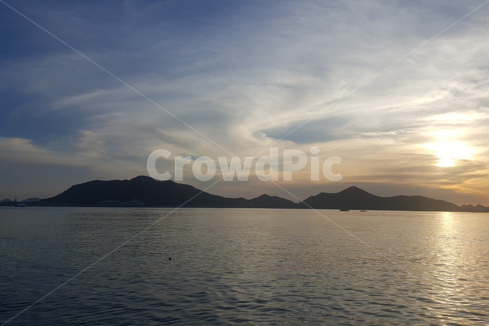 석양,바다,구름,섬,노을,자연,풍경,nature,landscape,land,땅,outdoors,옥외,ocean,대양,sea,water,물,shoreline,해안선,coast,연안