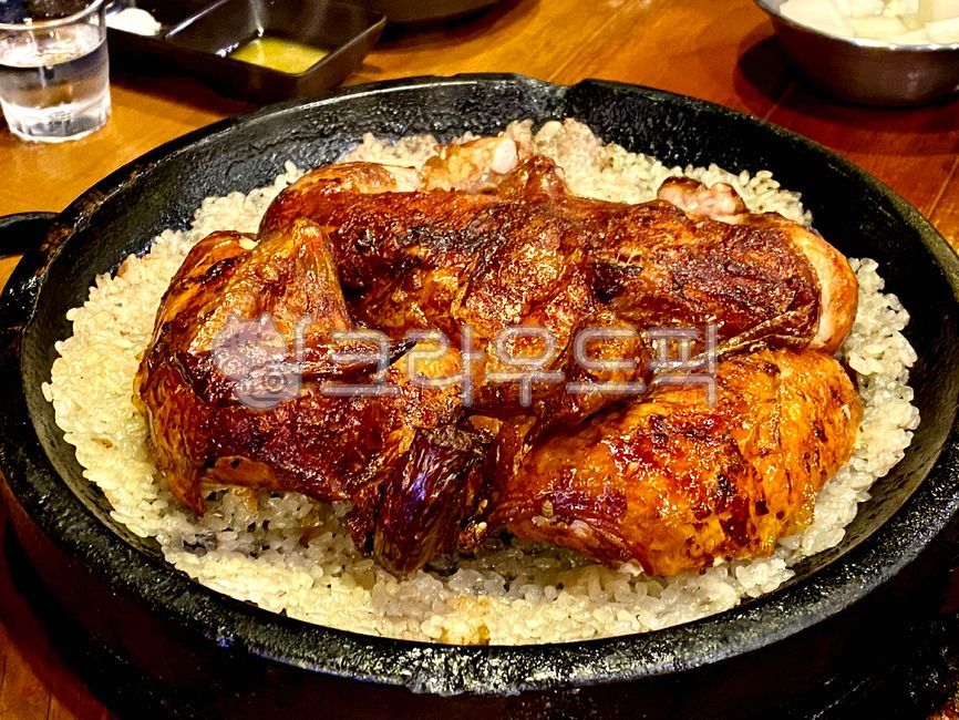 누룽지통닭,통닭,누룽지,바삭한통닭,바삭한,노릇노릇,치킨,food,음식,cook,통닭구이,chikin
