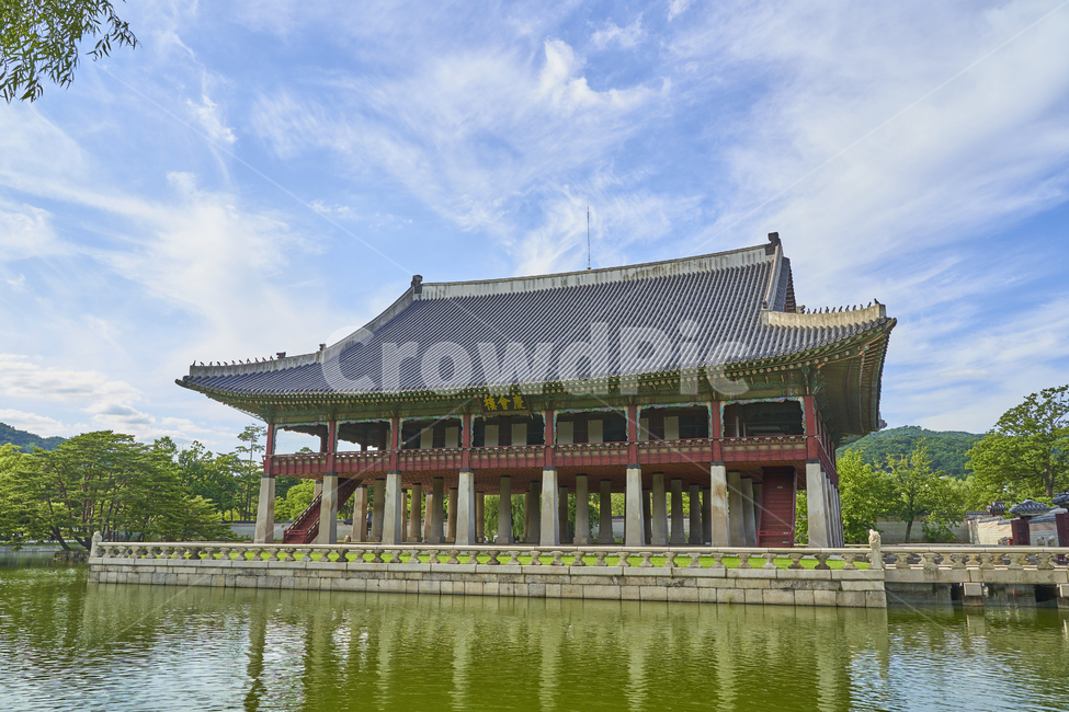 고궁,경복궁,문화재,옛건물,경회루,하늘,구름,푸른하늘,처마,어처구니,기와,조선,한국전통,한국문화,korean traditional,korean culture,랜드마크,landmark,tourist attraction,한국랜드마크,한국관광지,한국명소,korea landmark,korea tourist attraction,건축물,건물외관,exterior,building,structure,architecture,construction