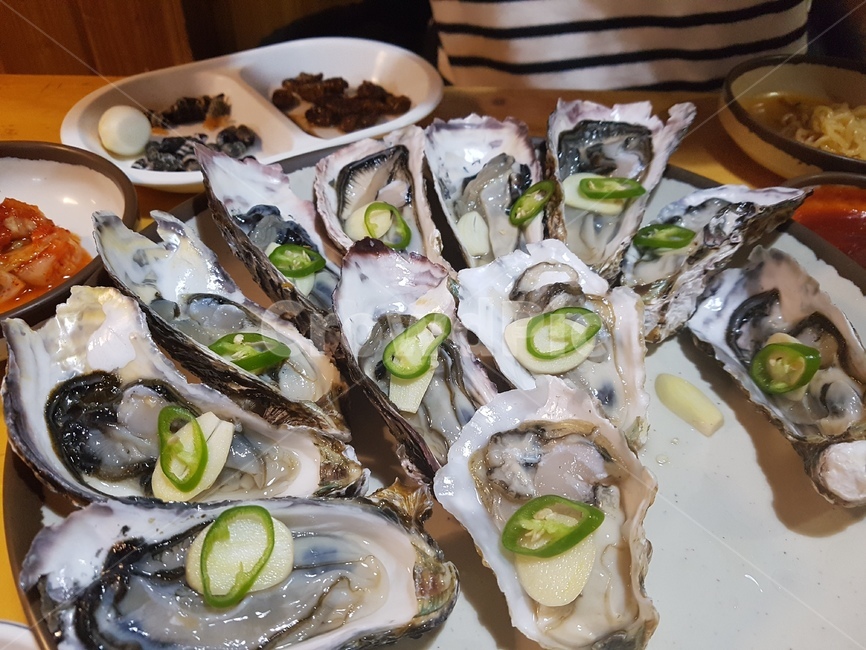 굴,겨울,횟집,소주,시원한,수산물,해산물,fishery products,seafood