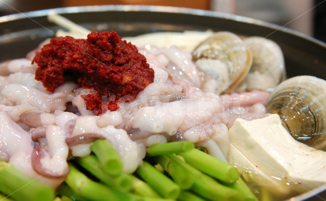 낙지전골,낙지,조개,해산물,해물,해물요리,수산물,요리,음식,양념,한식,음식,식재료,요리,food,cook,meal,dishes,food reserves,수산물,해산물,fishery products,seafood,한식,한국음식,한국요리,korean food,korean dishes,korean meal,korean cook