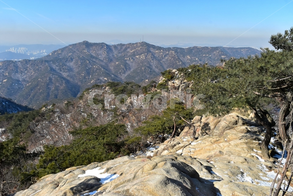 관악산,풍경,겨울,자연,눈,스포츠,등산,산행,nature,snow,겨울풍경,느낌,아름다운,신비로운,경이로운,기암,바위,암봉,암릉,다큐,필,힐링,명산,landscape,winter,season,트레킹,100대명산,인기명산,조망,전망,정부청사,6봉,수목원능선,바윗길,암릉길,명품송,소나무,한국자연풍경,한국자연경관,korea,관양능선,팔봉능선,국기봉,겨울,계절,winter,season,자연,풍경,nature,landscape,한국자연풍경,한국자연경관,korea nature landscape,outdoors,옥외,mountain,산,mountain range,산맥