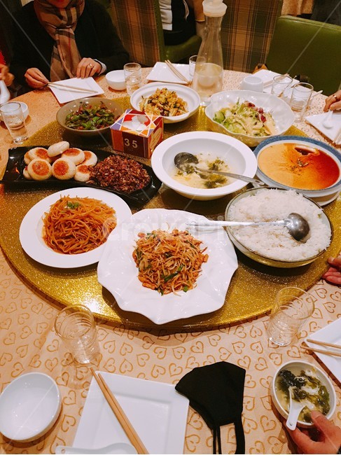 회전판,돌림판,중국요리,중국식당,회전식책상,회전식탁,원형식탁