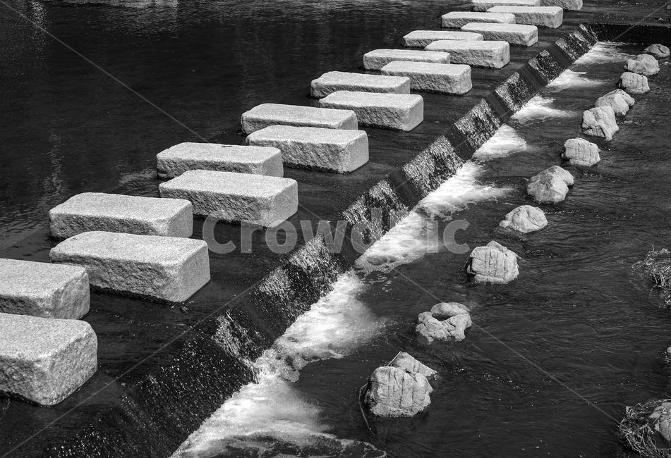 돌다리,징검다리,돌,개울,물,하천,풍경,자연,풍경,nature,landscape,흑백,모노톤,monochrome,black and white,water