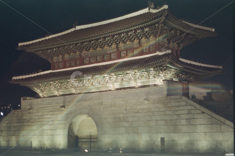 필름사진,동대문,흥인지문,플레어,밤,감성,사대문,한국전통,한국문화,korean traditional,korean culture,건축물,건물외관,exterior,building,structure,architecture,construction