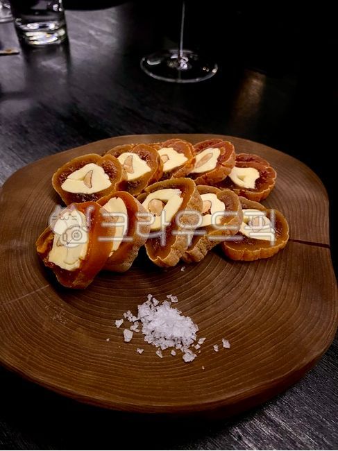 곶감,감,버터,소금,나무접시,안주,food,음식,plate,그릇