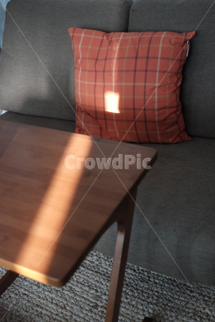 실내인테리어,소품,쇼파,furniture,가구,pillow,쿠션,거실,livingroom,방,room,빛,table,나무