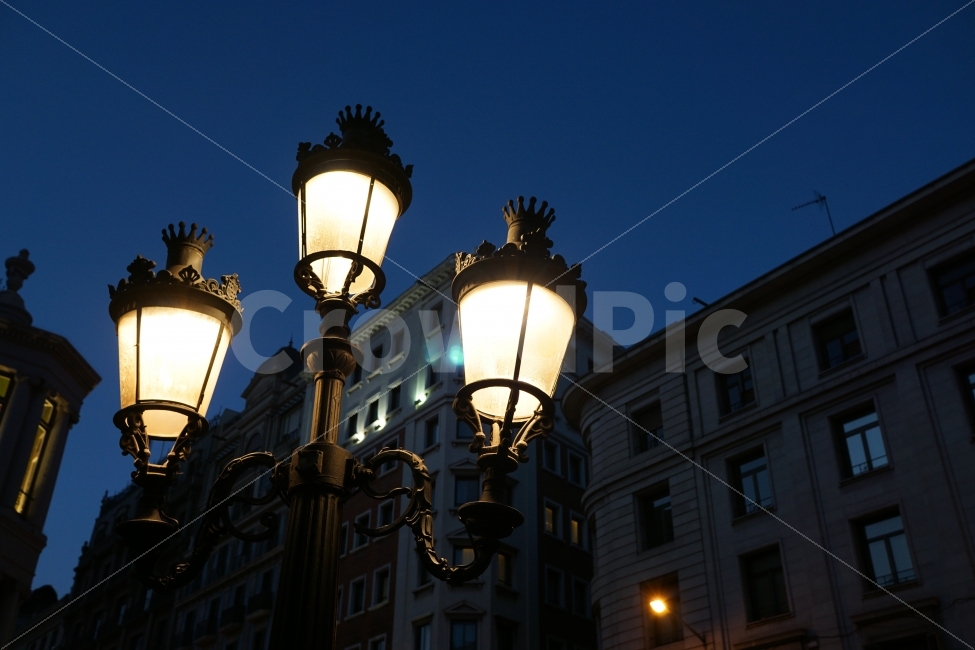 스페인,바르셀로나,야격,가로등,저녁,야경,밤,풍경,nightscape,night,landscape,해외,외국,세계,foreign,oversea,world,세계도시풍경,해외도시풍경,외국도시풍경,world cityscape,lamp,램프