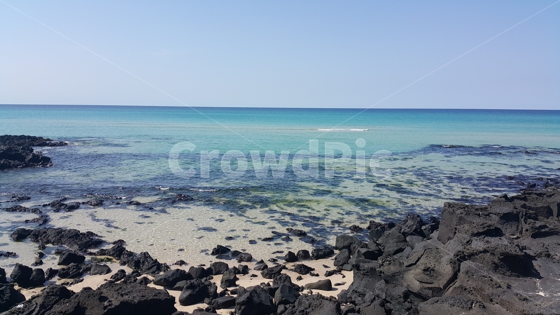 제주도바다,제주도해수욕장,에메랄드바다,에메랄드빛바다,현무암,바다,해수욕장,모래,해초,수평선,파도,맑은하늘