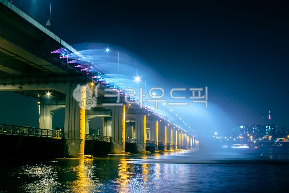fountain,tourist destination,lighting,Banpo Bridge,Han River,pier,Han River Citizens Park,light,Seoul,bridge,Korea