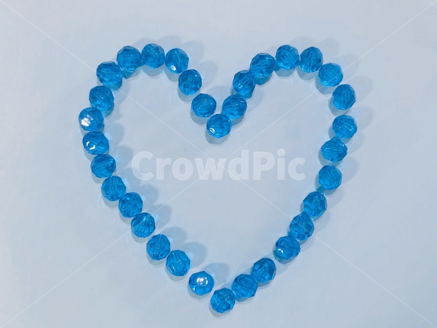 구슬,bead,부속품,accessories,accessory,부속물,하트,사랑,배경,배경이미지,바탕,바탕이미지,교육,만들기,비즈,재료,공예,비즈공예,발달,칼라,완구,background,chikdren,사물,물건,연출,컨셉,콘셉,heart,concept,object,부자재,blue