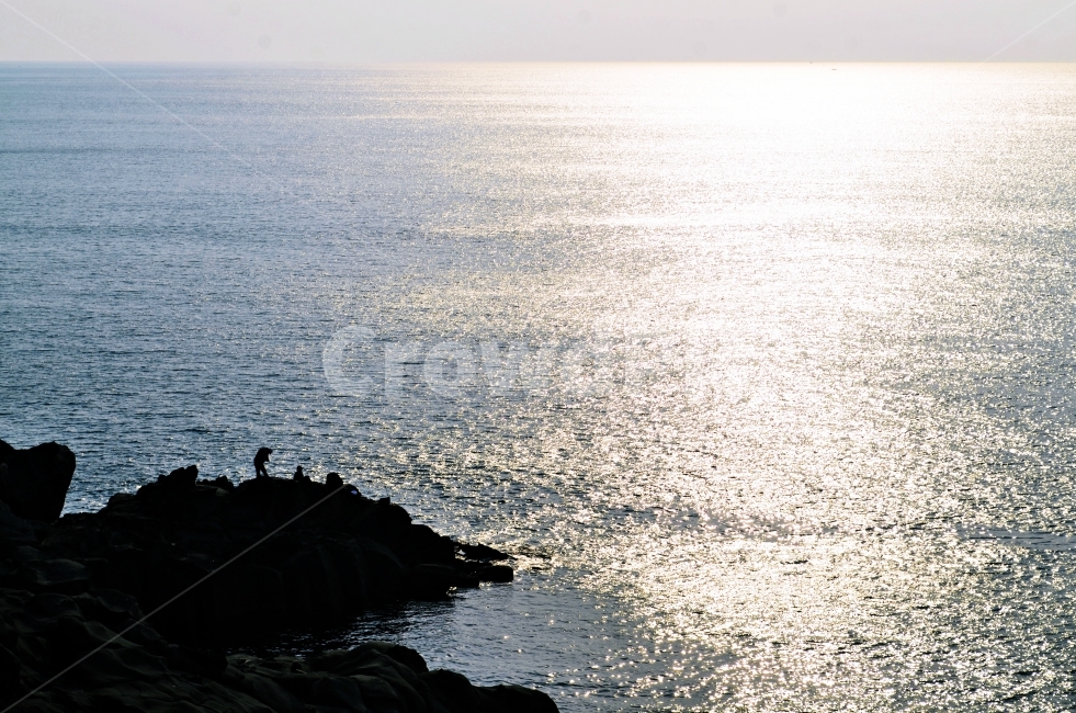 바다,낚시,햇빛,태양,반사,바닷가,바위,배경화면,자연,풍경,nature,landscape,휴식,힐링,rest,relaxation,healing,leisure activities,레저 활동,adventure,모험