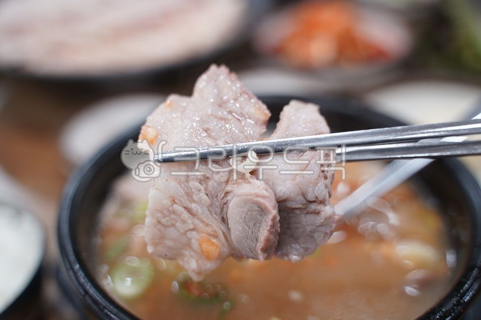 국밥,깍두기,김치,겉절이,수육백반,수육,돼지국밥