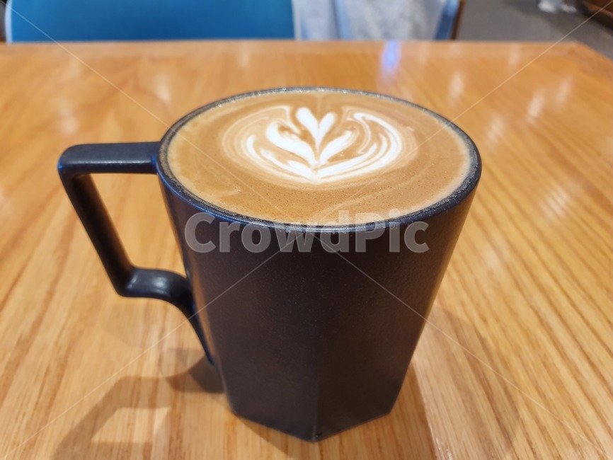커피,coffee,커피라떼,라떼,latte,drink,cup,컵,coffeecup,커피컵,brown,black,table,cafe,relax,커피,카페,coffee,cafe