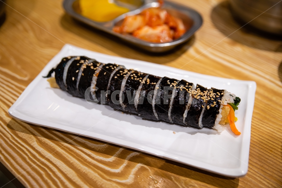 김밥,음식,분식,계란,오이,고명,깨,테이블,식탁,식당,그릇,접시,스테인레스,맛집,소스,양념,외식,식사,한끼,아침,점심,저녁,맛있는,여름,한식,한국음식,한국요리,food,dishes,meal,korean,cook,음식,식재료,요리,food,cook,meal,dishes,food reserves,한식,한국음식,한국요리,korean food,korean dishes,korean meal,korean cook