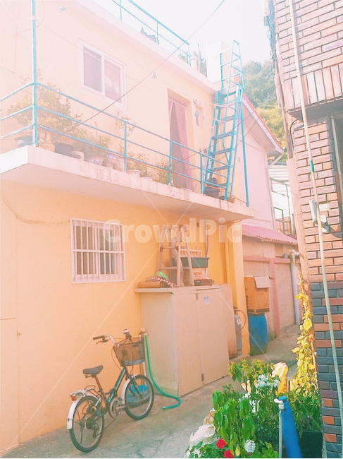 골목길,분위기,색감,자전거,햇빛,봄,따뜻함,spring,풍경,close,bicycle,sunshine,landscape,view,2층집,주택,dwellinghouse,골목길,alley,machine,기계,wheel,바퀴,transportation,교통,vehicle,차량,bike