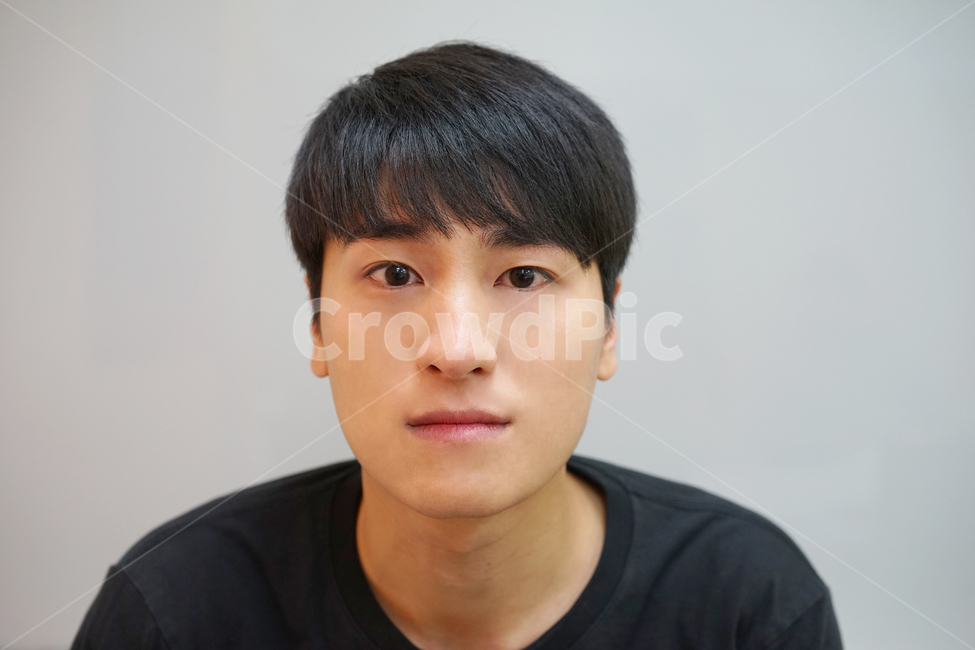 남성,남자,표정,얼굴,얼굴표정,감정,감정표현,슬픔,우울,눈물,사람,인물,인간,human,person,얼굴표정,facial expression,face,남성,남자,man,male,감정표현,기분,feeling,emotion