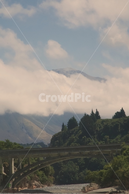 자연,plant,식물,나무,outdoors,옥외,building,건물,bridge,다리,fir,전나무,abies,아비,landscape,sky,mountain,nature,clouds,green,mountains,blue,cloud,forest,view,summer,valley,hill,beautiful,tree,trees,countryside,spring,rock,grass,panorama,country