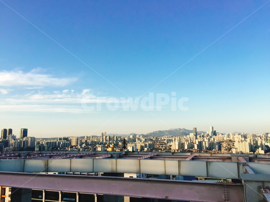 옥상,옥상뷰,건물들,건물,하늘,맑은하늘