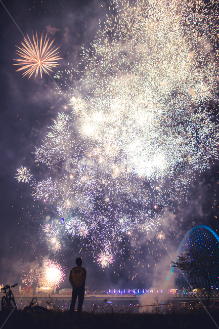 불꽃놀이,야경,불꽃,밤,fireworks,야경,밤,풍경,nightscape,night,landscape,축제,행사,festival,carnival,event,nature,자연,outdoors,옥외,제전,crowd,군중