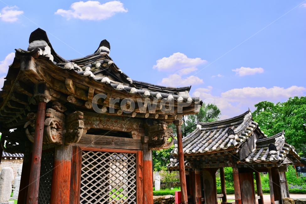 경복궁,전통가옥,서울,명소,관광지,투어,민속,보존,역사,HISTORY,HOUSE,SEOUL,TOUR,CULTURE,TRADITIONAL,KOREA,한국,가볼만한곳,담장,벽,처마,나무,우드,곡선,한국의미,아름다움,건축,장인,집,주거지,단청,기둥,패턴,문양,하늘,구름,사당,복원,OLD,한국전통,한국문화,korean traditional,korean culture,랜드마크,landmark,tourist attraction,한국랜드마크,한국관광지,한국명소,korea landmark,korea tourist attraction,건축물,건물외관,exterior,building,structure,architecture,construction