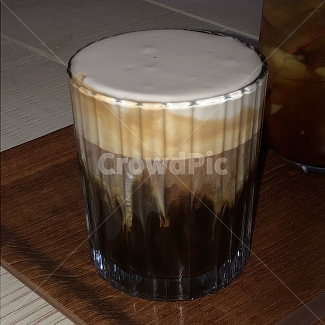 커피,아인슈페너,비엔나커피,카페,생크림,휘핑크림,아이스커피,감성,음료