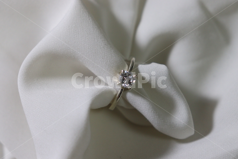 반지,커플링,웨딩반지,은반지,accessory,ring,silverring,jewelry,보석류,큐빅반지,accessories,결혼,혼례,웨딩,wedding,marriage,marry,기념일,축하,anniversary,congratulation,celebrate,celebration,사물,물건,오브젝트,thing,object,matter