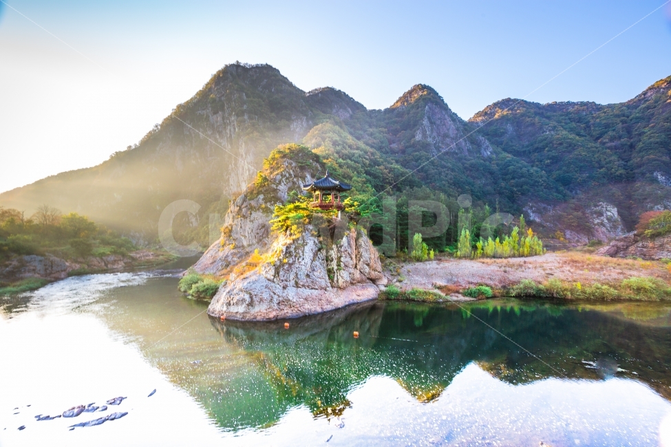 영동,월류봉,물안개,일출,아침,정자,자연,풍경,nature,landscape,한국자연풍경,한국자연경관,korea nature landscape,한국전통,한국문화,korean traditional,korean culture,휴식,힐링,rest,relaxation,healing,outdoors,옥외,water,물,mountain range,산맥,mountain,산,shoreline,해안선,ocean,대양,sea,바다