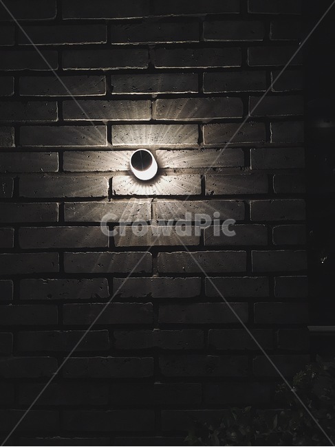 조명,lighting,빛,전구,엔틱소품,빈티지,엔틱,인테리어소품,인테리어,전등,벽,wall,brick,벽돌