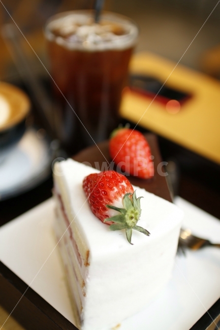 디저트,케잌,딸기,생크림,초코,카페사진,음식,아메리카노,스냅사진,음식,식재료,요리,food,cook,meal,dishes,food reserves,빵,bread,디저트,간식,후식,dessert,snack