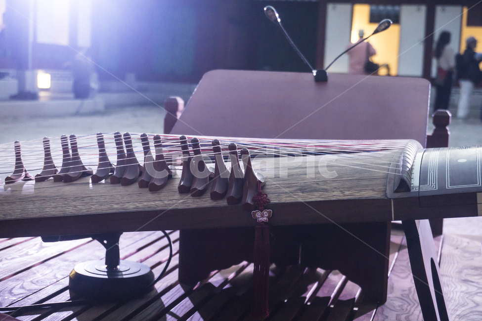 가야금,공연,악기,국악기,현악기,국악,퓨전,음악,전통악기,전통,아시아,준비,무대,나무,예술,다리,한국,소리,문화,놀이,옛날,궁,조명,한국전통,한국문화,korean traditional,korean culture,악기,음향기기,musical instrument,musical equipment