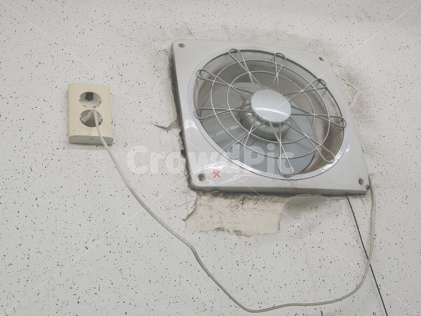 고장난환풍기,낡은환풍기,환풍기,오래된환풍기,먼지쌓인
