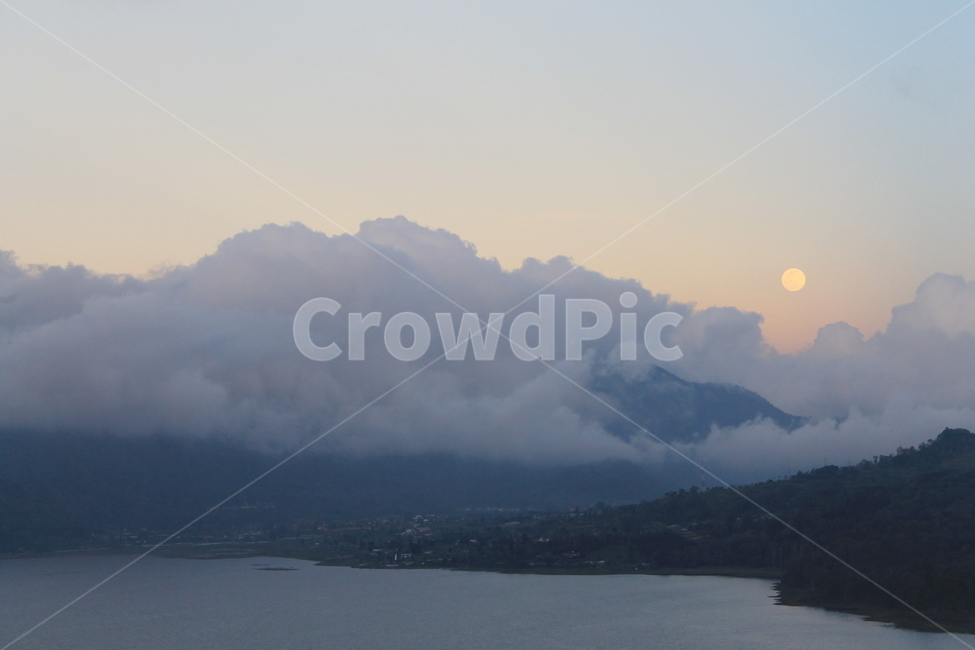인도네시아,발리,와나기리,바윤,호수,달,구름,indonesia,bali,wanagiri,lake,bayun,moon,cloud,clouds,nature,자연,자연,풍경,nature,landscape,outdoors,옥외,weather,날씨