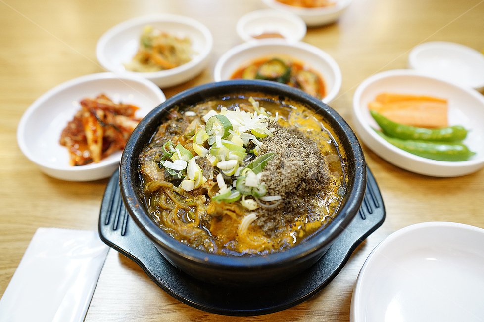 뼈해장국,감자탕,해장국,food,음식,meal,식사,dish,요리,음식,식재료,요리,food,cook,meal,dishes,food reserves,한식,한국음식,한국요리,korean food,korean dishes,korean meal,korean cook