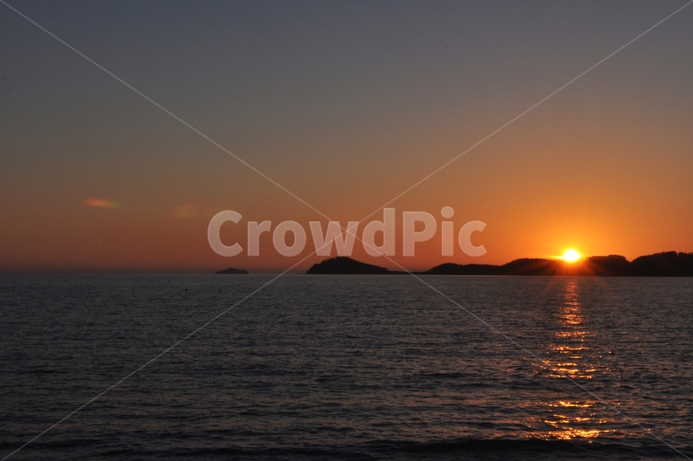 석양,바다,바다석양,밤바다,붉은노을,자연,풍경,nature,landscape,outdoors,옥외,sunlight,햇빛,dusk,황혼,sunset,일몰,sky,하늘,dawn,새벽,red sky,붉은 하늘