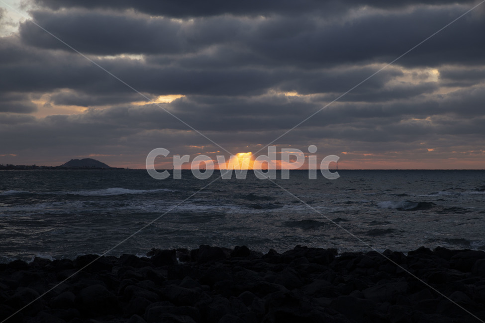 자연풍경,바다,노을,빛,구름,자연,풍경,nature,landscape,outdoors,옥외,sky,하늘,dusk,황혼,sunset,일몰,dawn,새벽,red sky,붉은 하늘