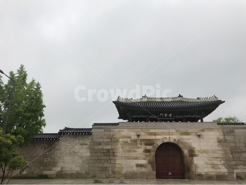 경복궁,건춘문,흐림,koreantraditional,korean,seoul,서울,고궁,흐린하늘,cloud,gyeongbokgung,북촌,흐린경복궁